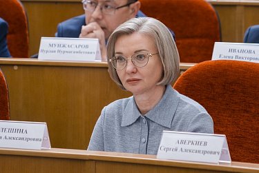 Евгений Солнцев впервые отчитался перед депутатами Заксобрания